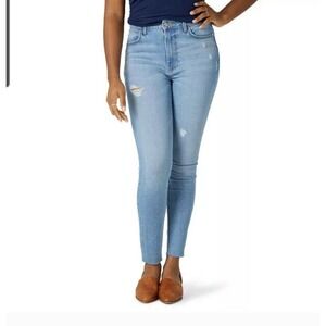 Wrangler Hi Rise Unforgettable Skinny Lightwash Jean Size 12 Rawhem Stretch Nwt